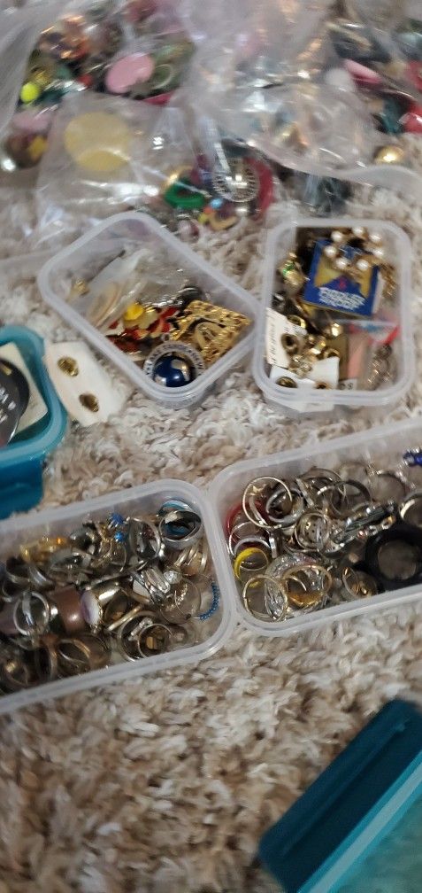 Tons Of Costume Jewelry! 600 Takes All!
