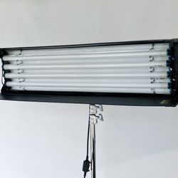 Kino Flo Tegra 4’ 4 Light Kit with Rolling Hard Case