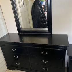 Mirror dresser with Night Stand / Tocador Con Espejo Y Mesita De Noche