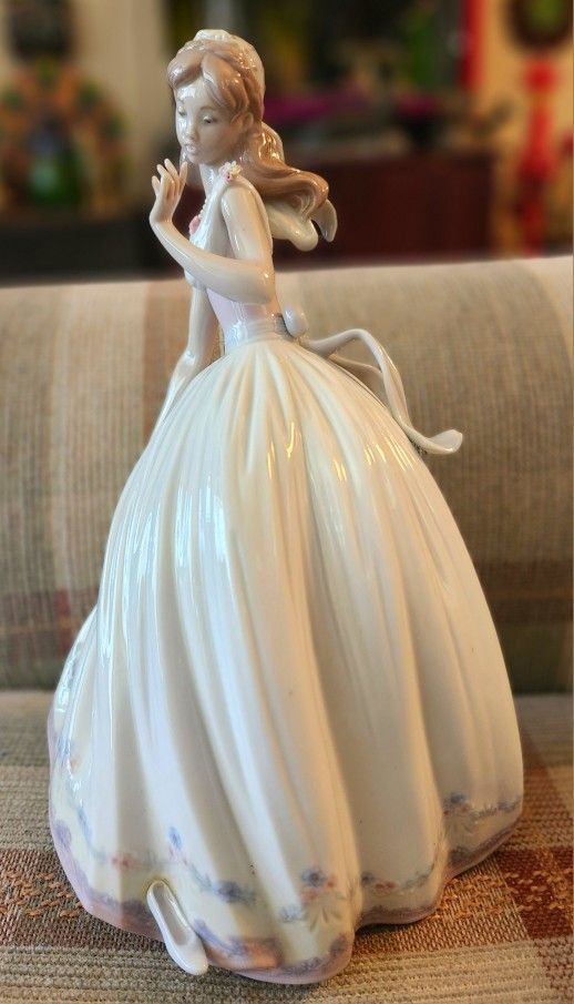 Vintage Lladro #5957 The Glass Slipper Cinderella 1992 Retired