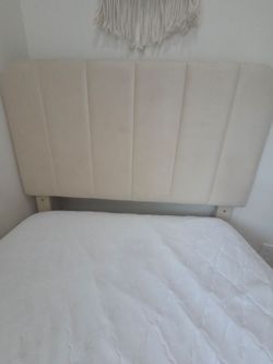 Twin bed with matress