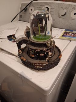 Nightmare Before Christmas Snow Globe / Music Box -RARE-