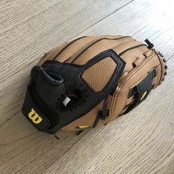 Wilson A2457 LH baseball Glove or Mitt 11 1/2 inch.