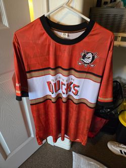 Jersey style Ducks shirt from a game day give away 2026. Very cool and never worn!