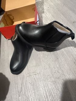 Brand new kids boots size 8
