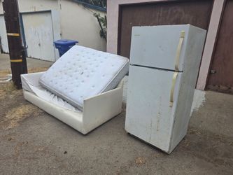 FREE refrigerator and gas stove in alley Cmont Mesa area