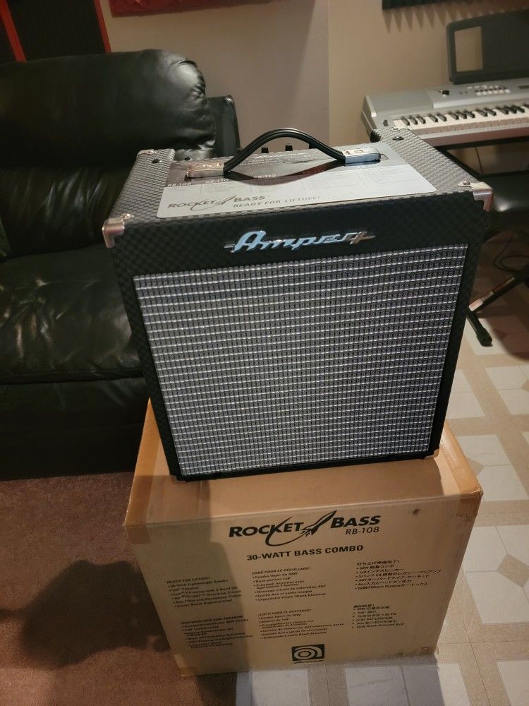 AMPEG ROCKET BASS RB-108 30-WATT BASS COMBO AMP