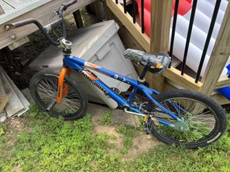 Mongoose 20” Bmx bike needs work , good for parts or repair $20