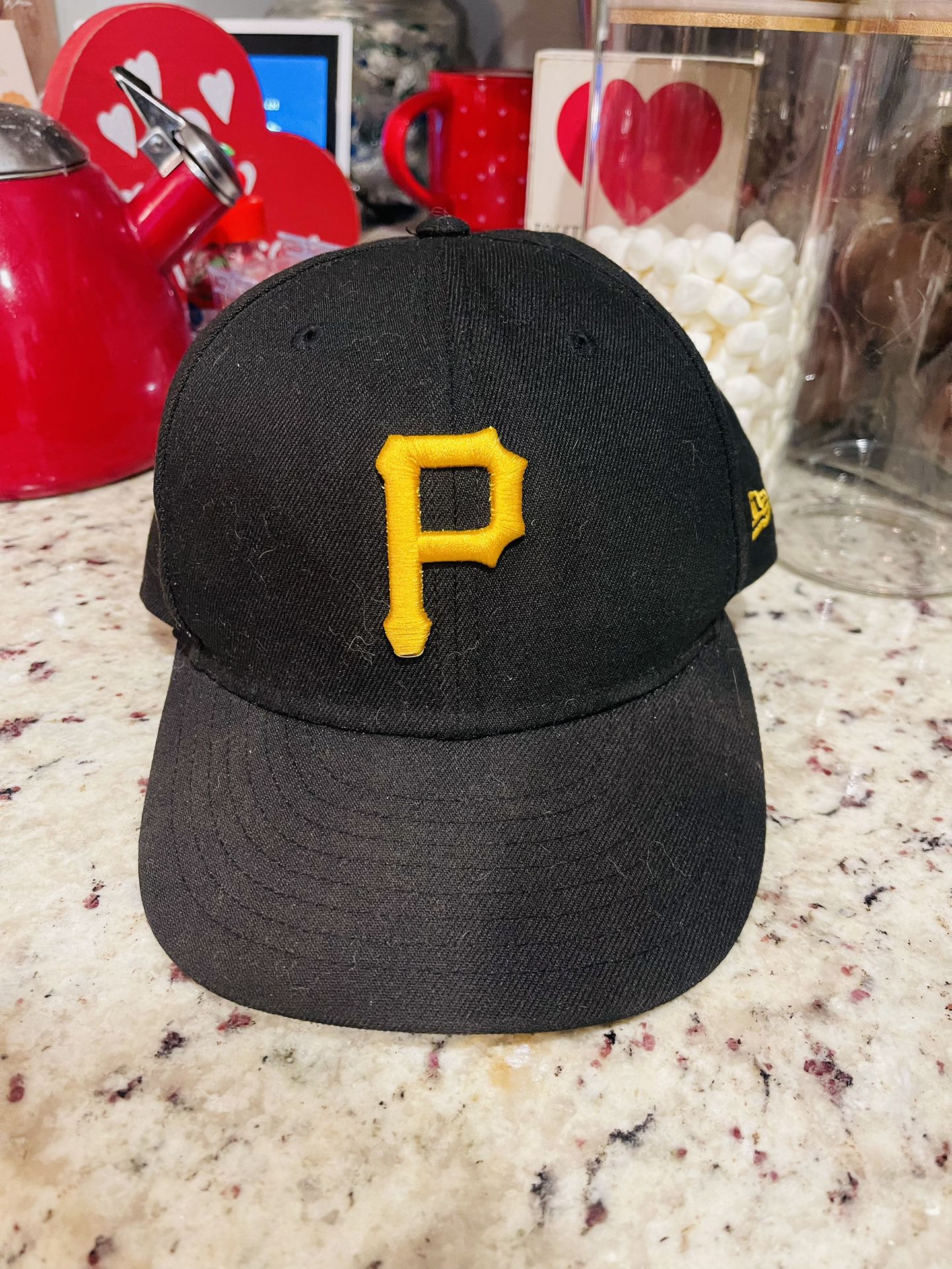New Era 7 1/8 Pirates Hat Fitted. PLEASE PICK UP TODAY