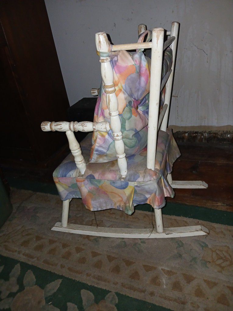 Antique baby doll highchair 