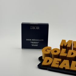 Dior Médaillon Sparkly Lip Balm – 001 Crystal Pink
