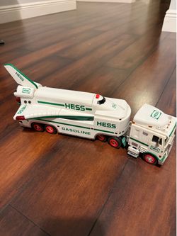 1999 VINTAGE HESS DIECAST Truck with Space Shuttle and Satellite