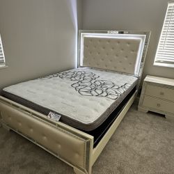 Bed frame queen size Bed frame with led Queen size bed frame mattress included New bed frame New mattress Cama tamaΓ±o queen / Colchon Incluido