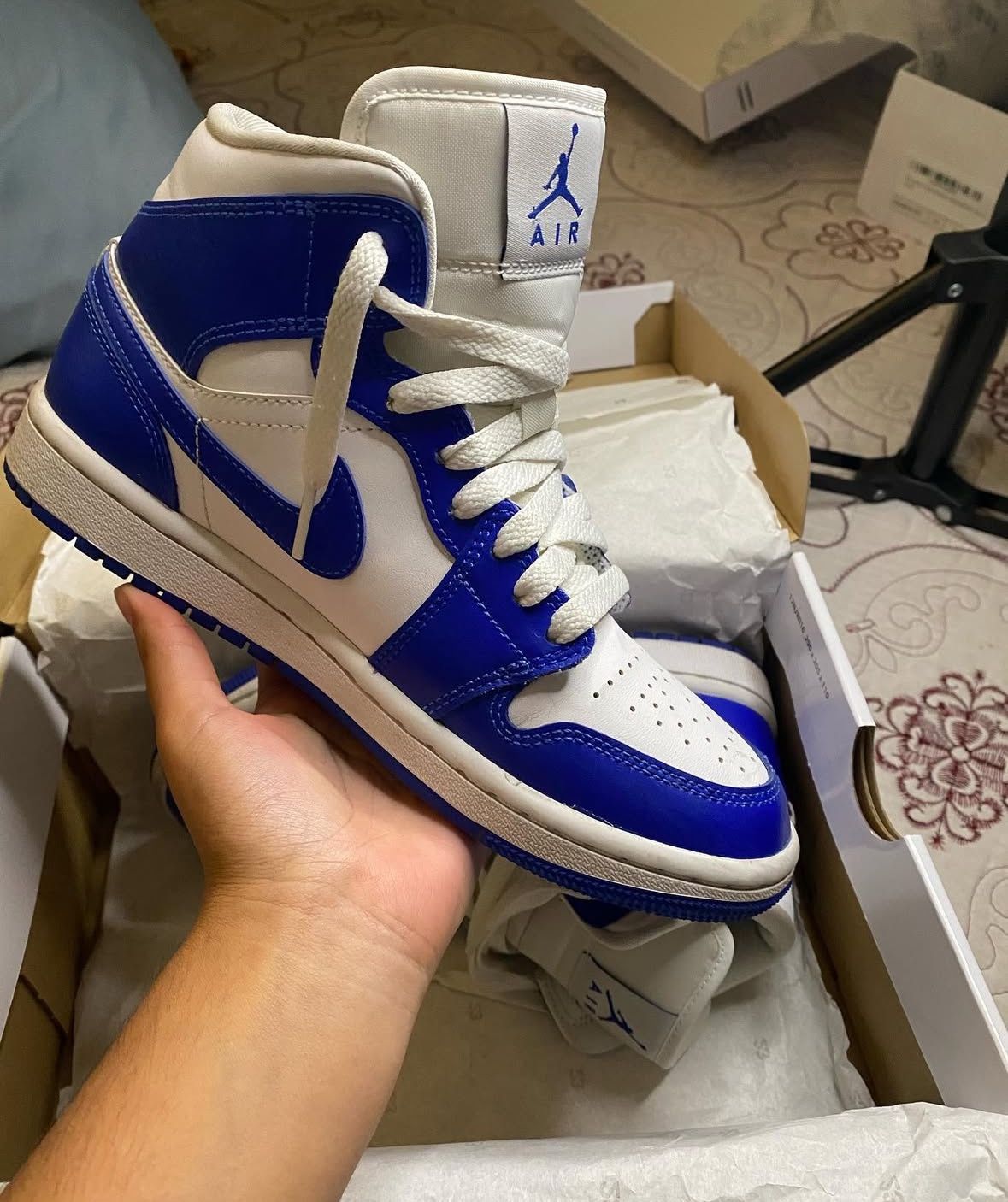 Women’s Size 6 Air Jordan Mid Kentucky Blue