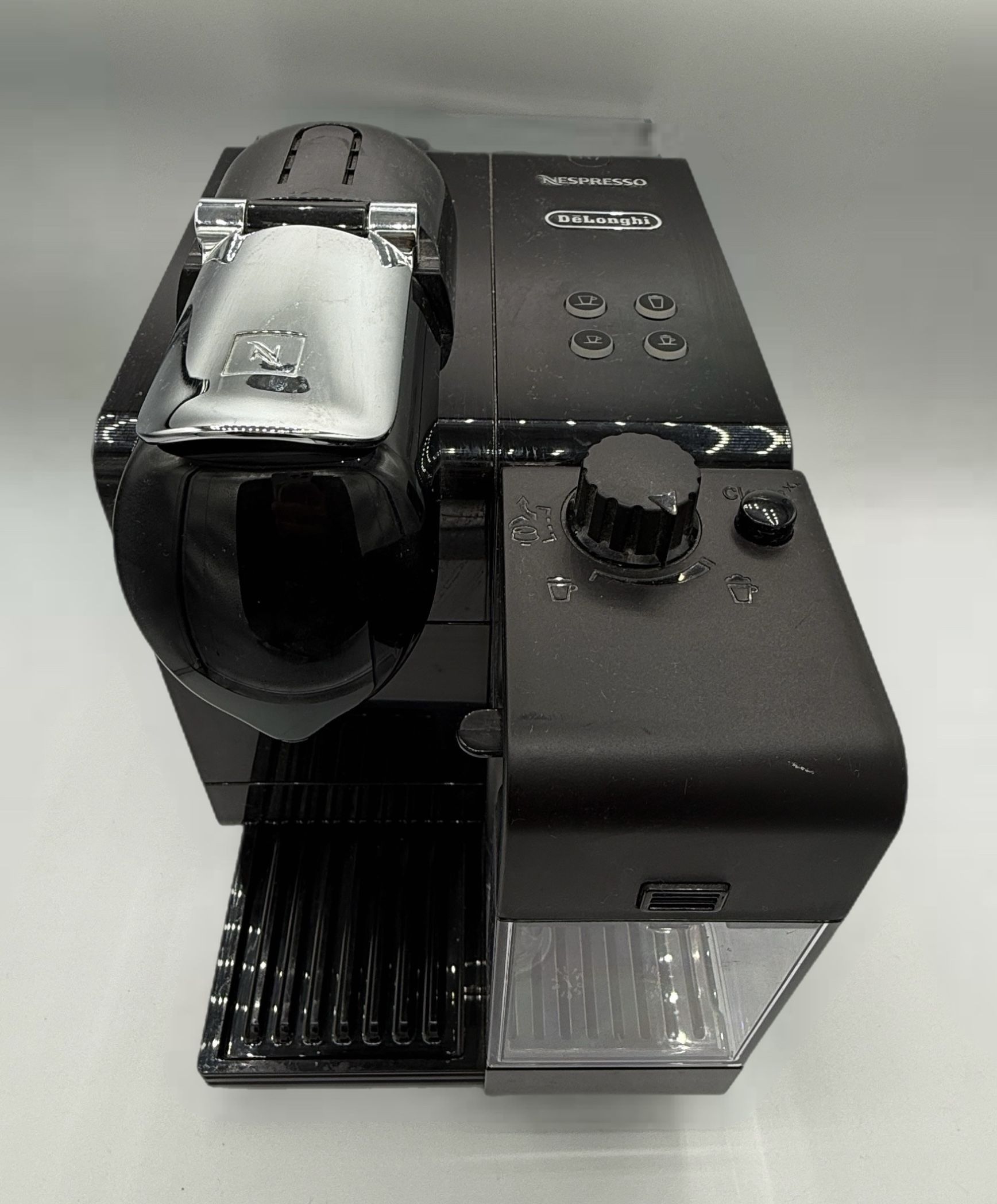 nespresso delonghi machine + pods and descaling