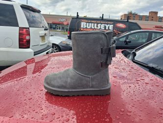 Brand New And Original Women Uggs boots size 7