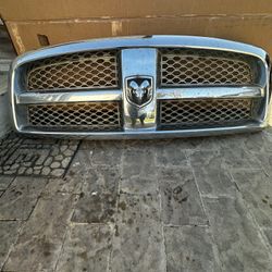 parrilla frontal de ram 2009 a 2013  