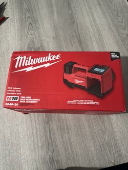 Milwaukee M18 18-Volt Lithium-Ion Cordless Electric Portable Inflator (Tool-Only)
