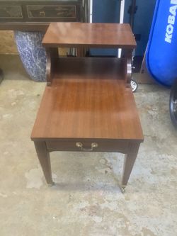 Vintage Mid-Century Modern End Table Or Nightstand - Will Deliver