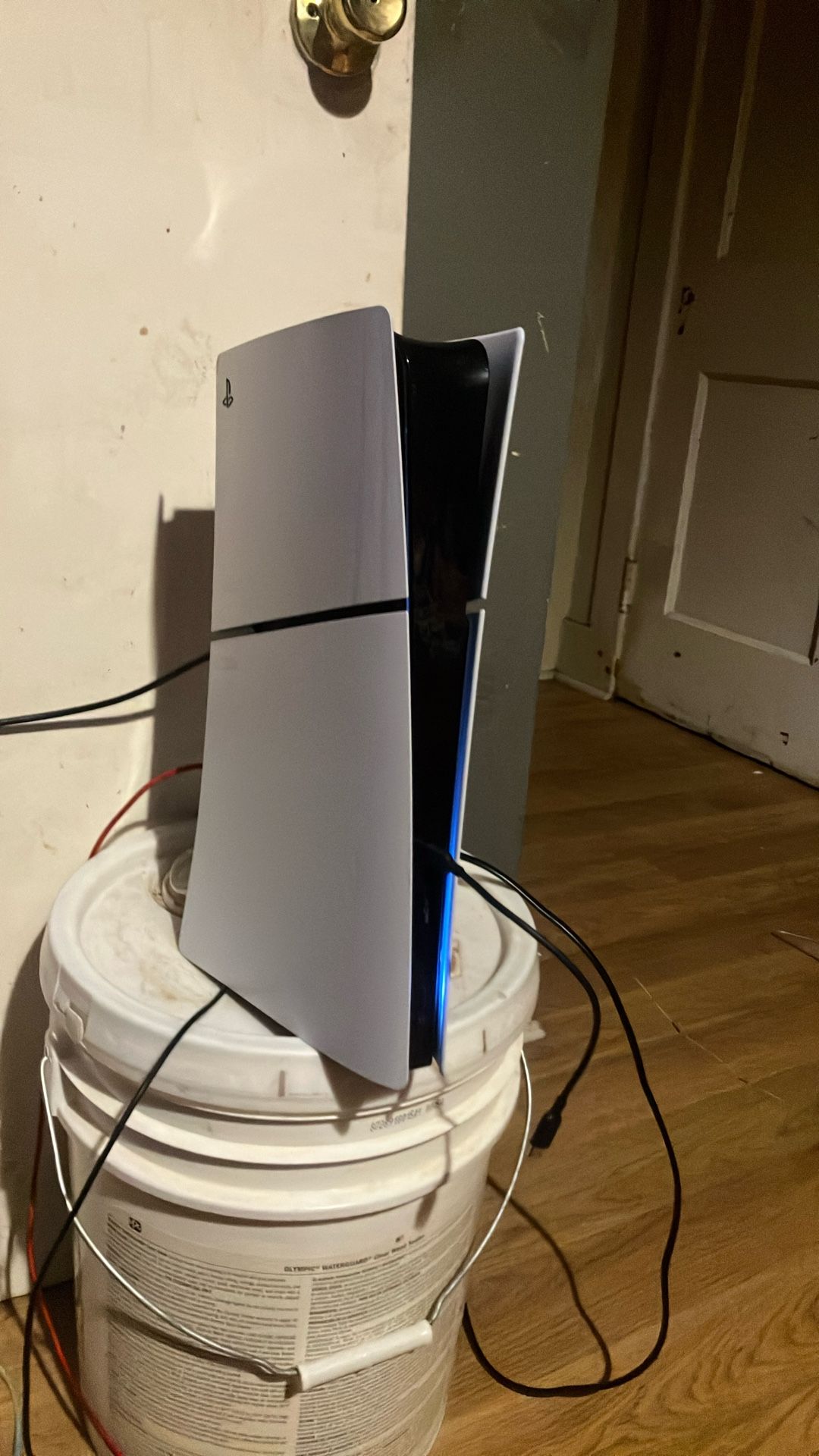Ps5 Slim / 2 Controllers And Accounts 