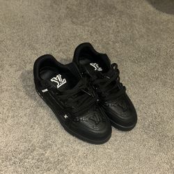 Louis Vuitton Trainer 'Embossed Monogram - Black