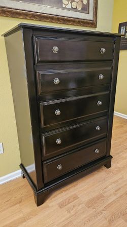 Clean and Nice Dark Brown 5 Drawer Chest / Tall Dresser.