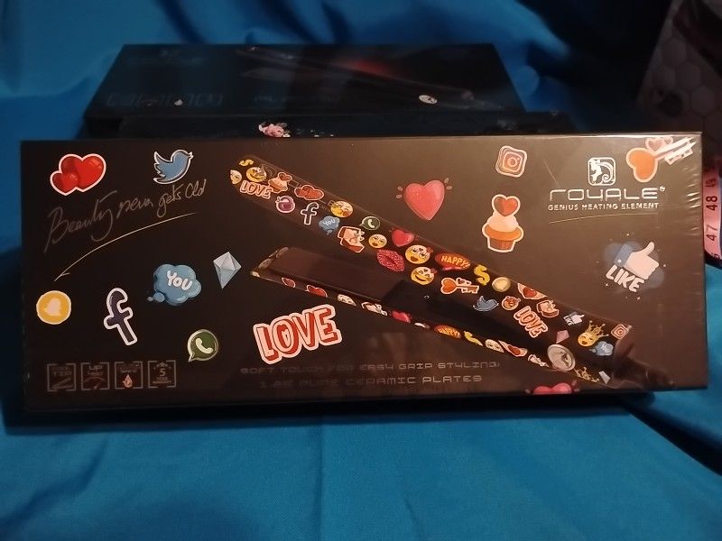 ROYALE EMOJI HAIR STRAIGHTENER FLAT IRON CERAMIC NEW