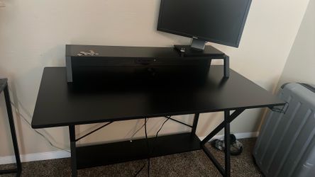 Gaming desk in mint condition