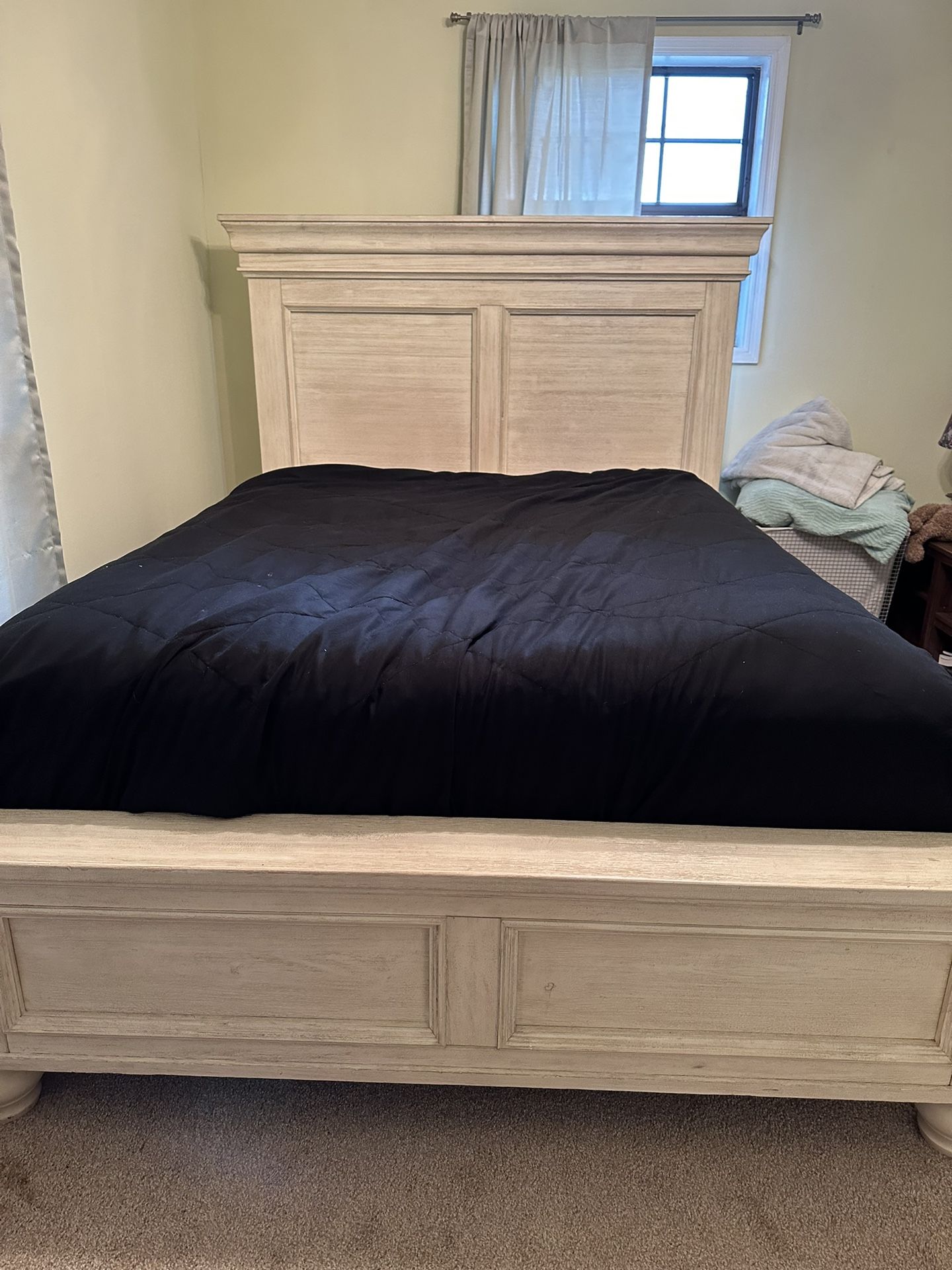 Wood Bed Frame (Queen) for Sale in Hamilton, GA OfferUp