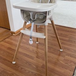 High chair Very Good Condition 