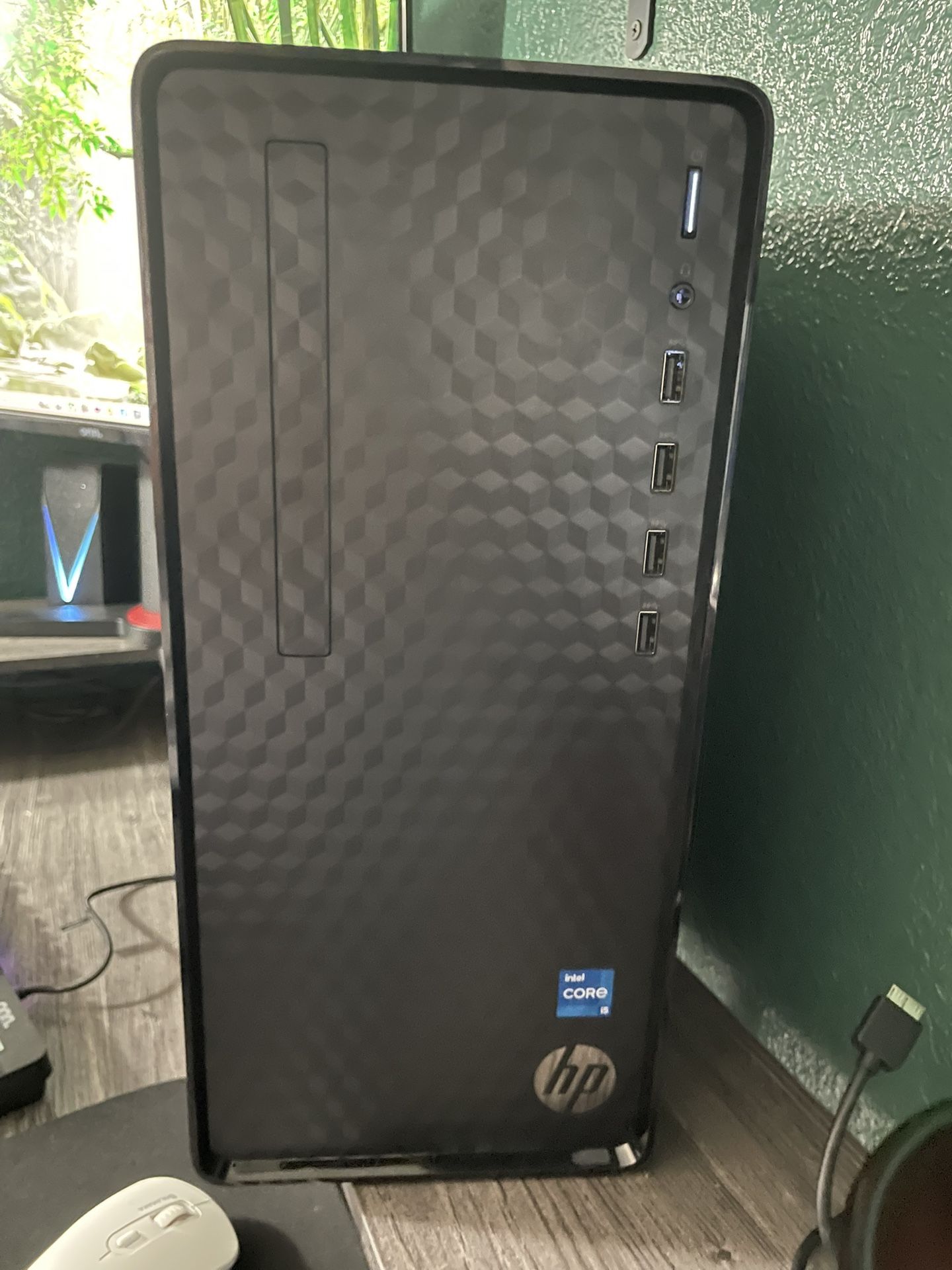 HP Pc Brand New Comes With Keyboard,mouse N Mousepad ,Monitor With Speakers Plus Storage Disk