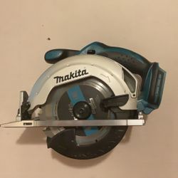 Brand New Makita 18 Volts LXT 6-1/2” Circular Saw.        140 Firm on Price.       140 Firme en Precio.