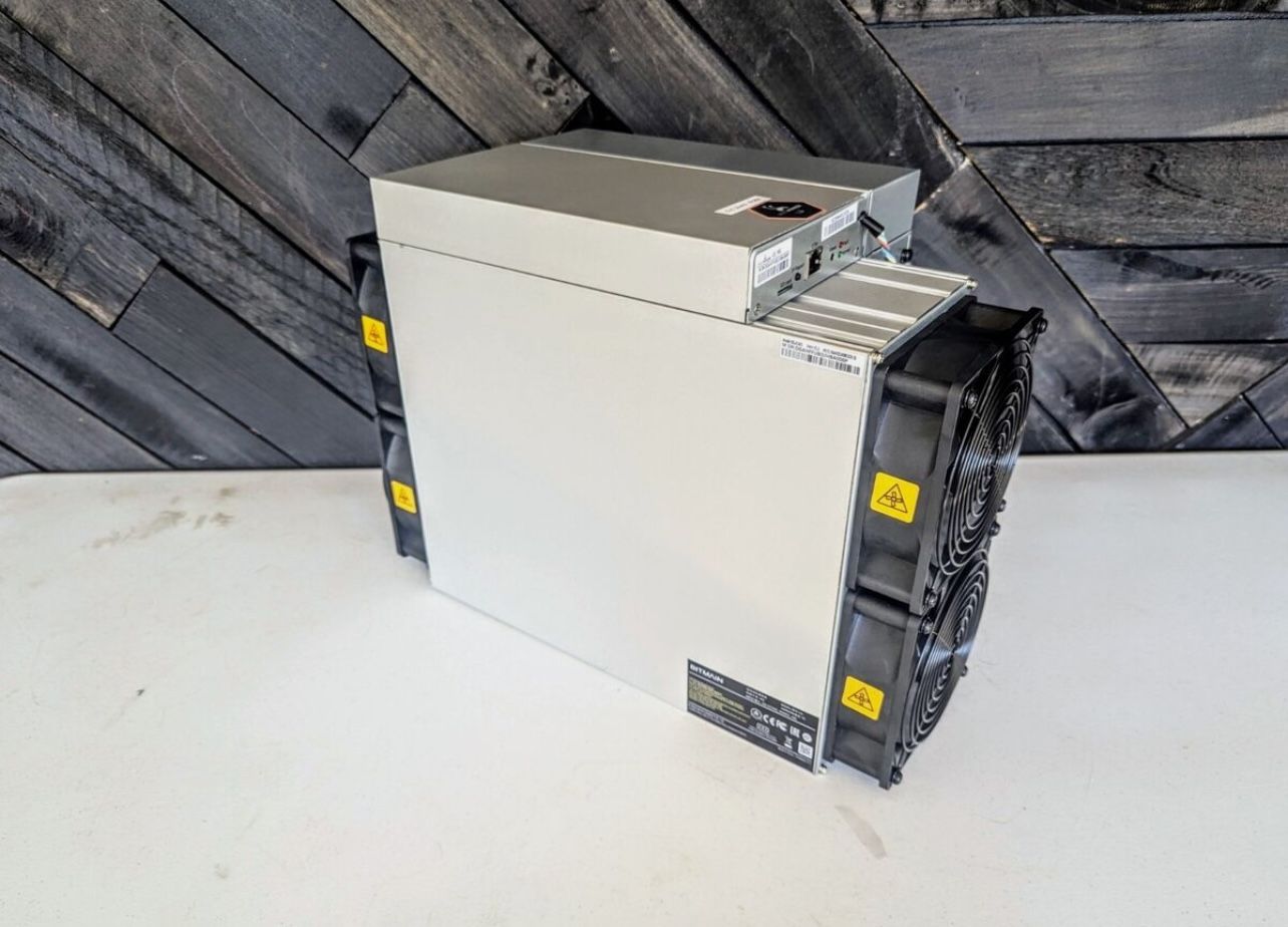 BITMAIN Antminer L9 16GH/S 3360W LTC & DOGE Coin Miner 