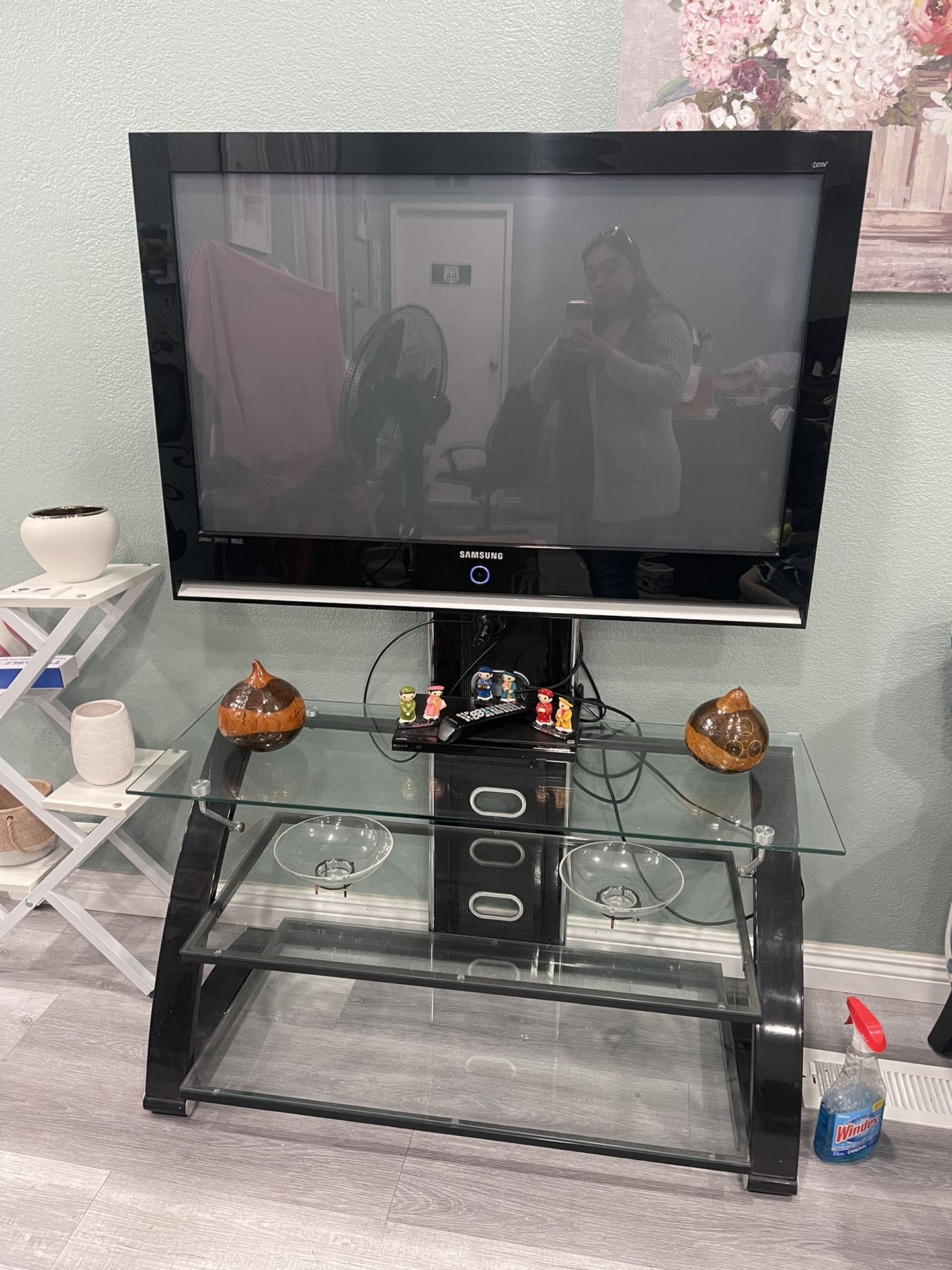 Free TV AND STAND PICK UP ASAP for Sale in Anaheim, CA OfferUp