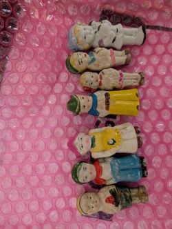 PORCELAIN VINTAGE LITTLE DOLLS