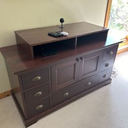 Dresser/TV Stand