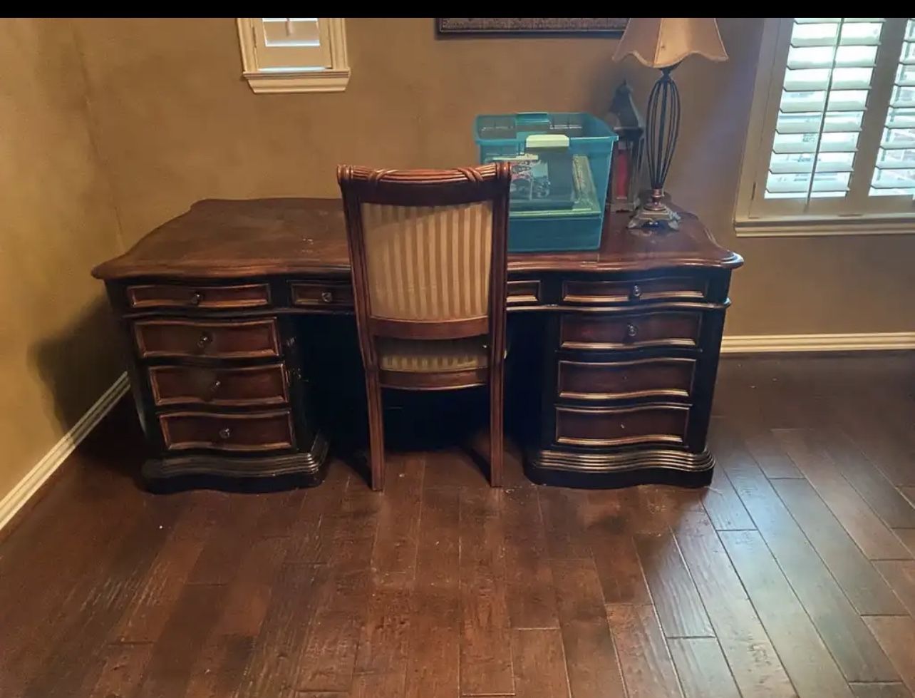 Desk 385.00