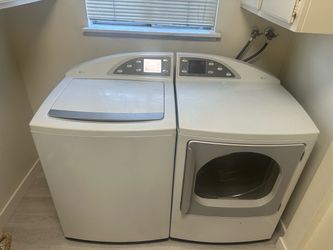 Washer dryer set