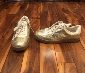 Women’s Gold Sneakers By Dolce Vita Size 7 