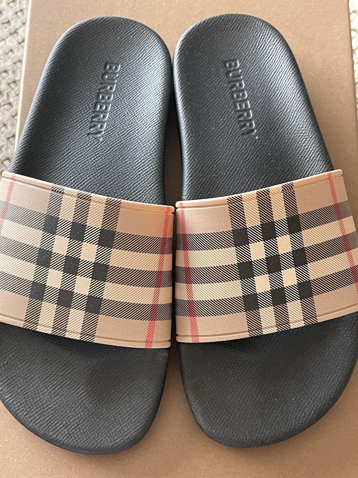 Burberry Sandals/ Bucket Hat 