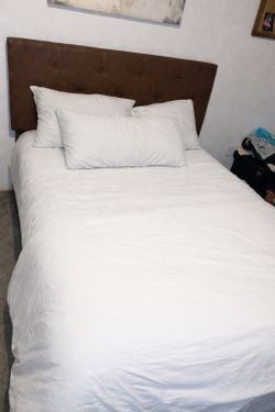 Full Bed w/Mattress