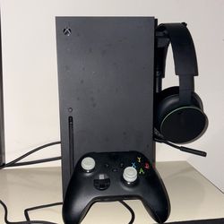 (Gently Used) Xbox Series X & Xbox Wireless Headset w/ Mic