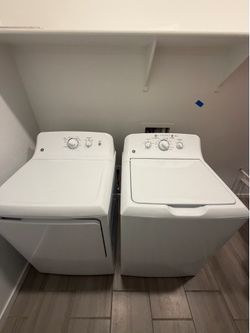 GE washer and dryer set (electric)