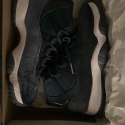 Jordan 11 Retro size 6