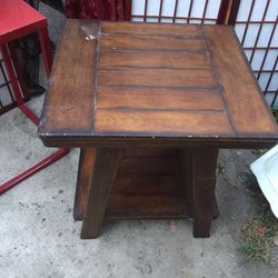Mesita de madera