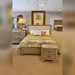 4PC Real wood bedroom set with Paddee headboard
