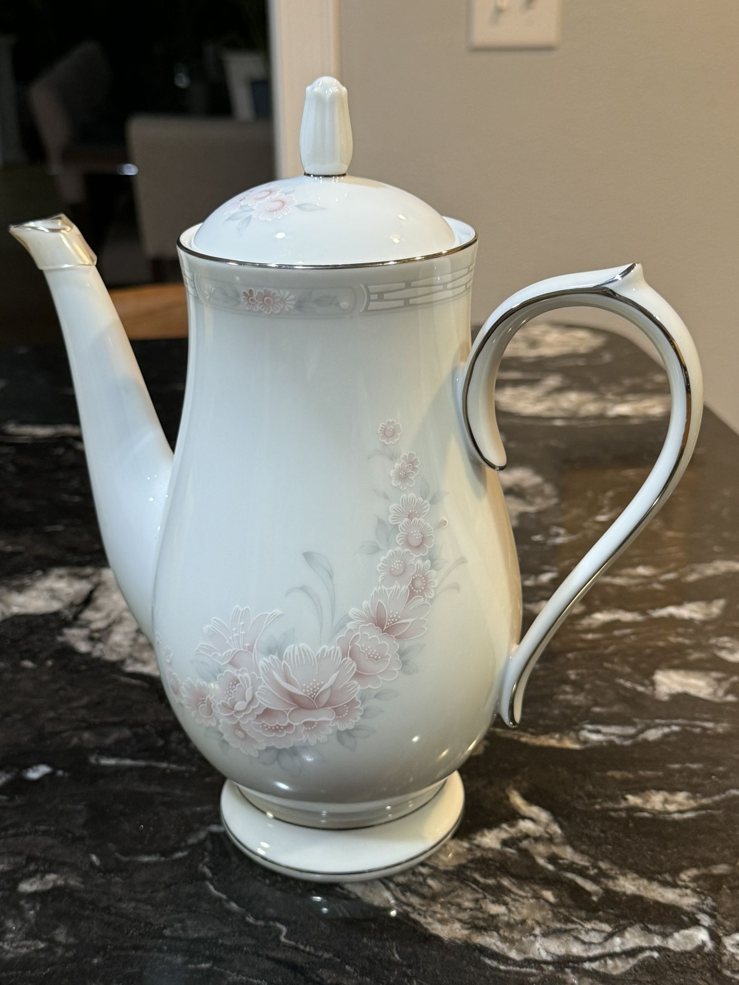 Carthage by NORITAKE  Tea Cofee Pot Size 5 Cup