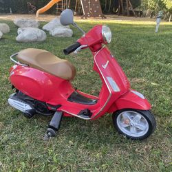 Vespa - Kids Electric Ride On Scooter 