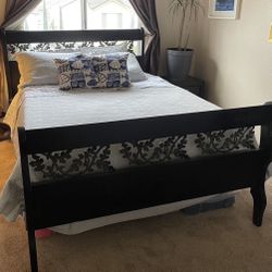 Beautiful queen-size bed frame 