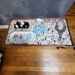 COLLECTION OF COSTUME JEWWELYY